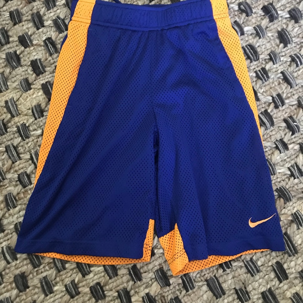 Boys Nike Basketball Shorts size M